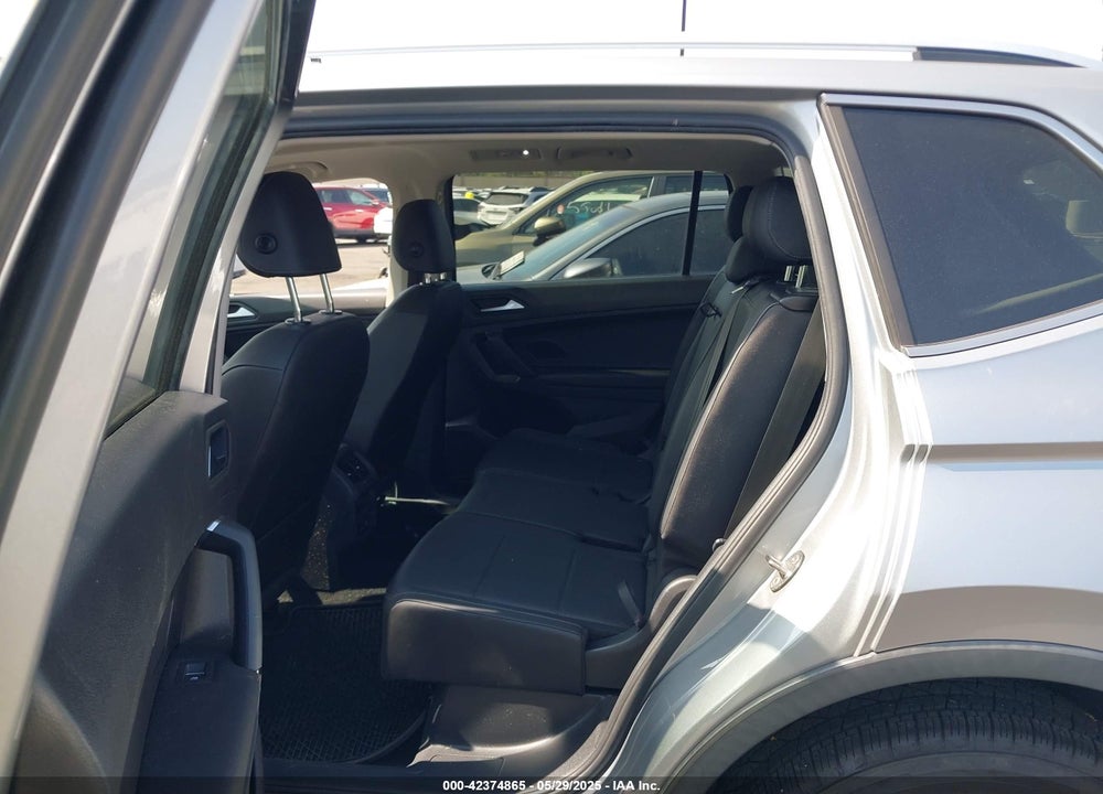 2019 VOLKSWAGEN TIGUAN VIN: 3VV3B7AX2KM118001