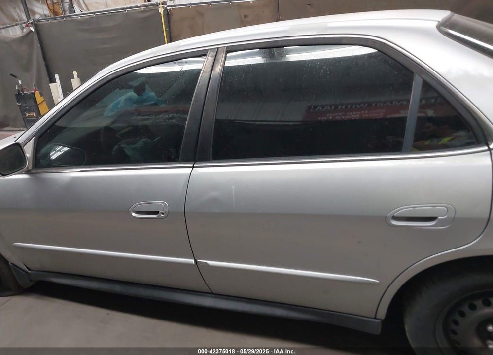 2001 HONDA ACCORD 2.3 LX VIN: JHMCG56421C002640