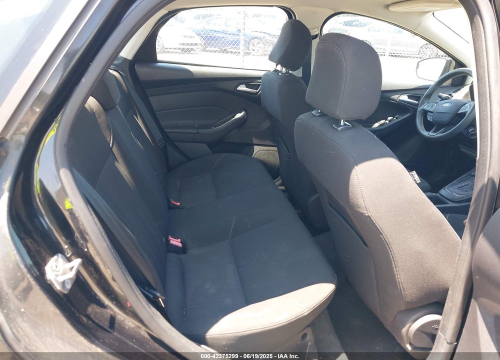 2015 FORD FOCUS SE VIN: 1FADP3F27FL216870
