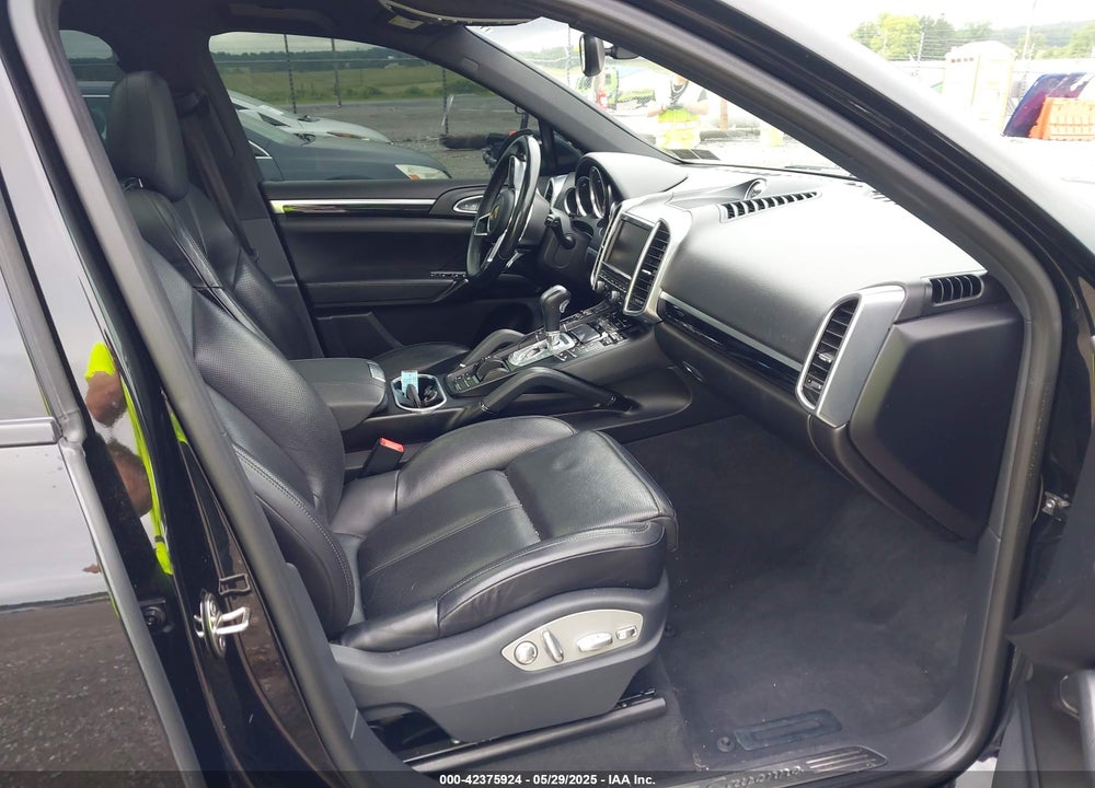 2016 PORSCHE CAYENNE VIN: WP1AA2A28GLA10621