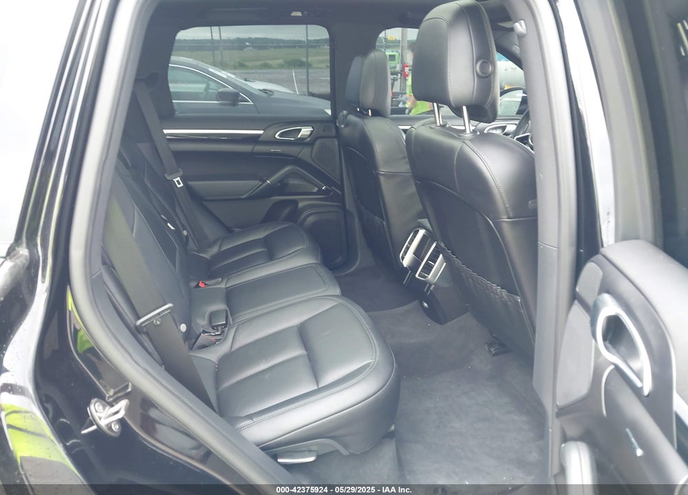 2016 PORSCHE CAYENNE VIN: WP1AA2A28GLA10621