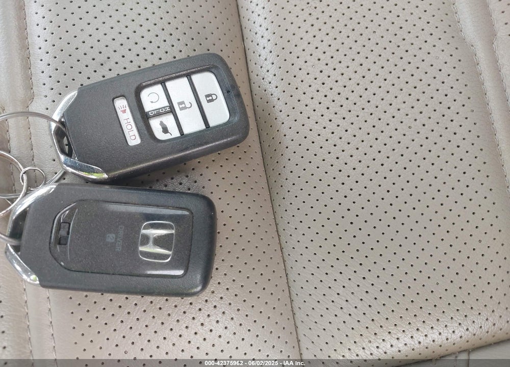 2018 HONDA CR-V VIN: 2HKRW2H81JH616208