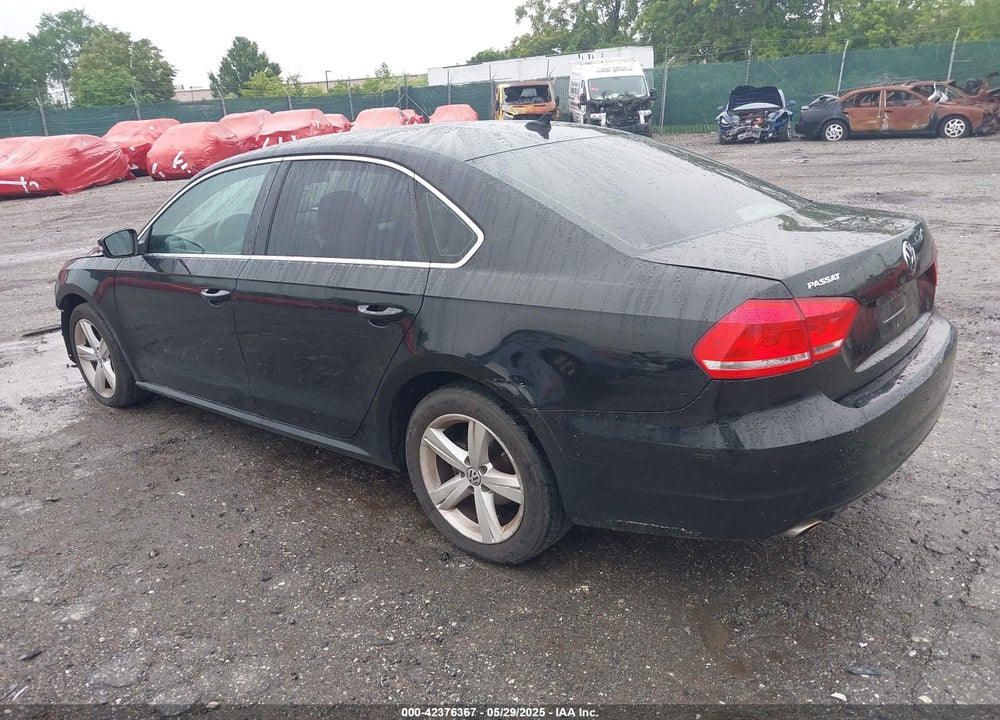 2013 VOLKSWAGEN PASSAT VIN: 1VWBP7A35DC084825