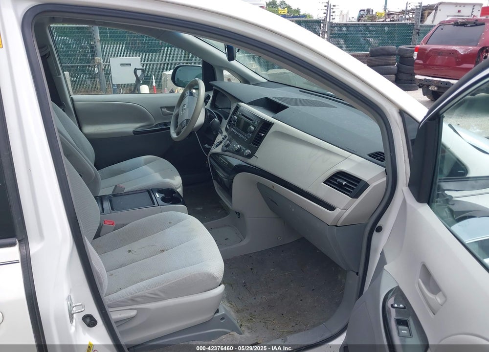 2011 TOYOTA SIENNA VIN: 5TDKK3DC5BS031348