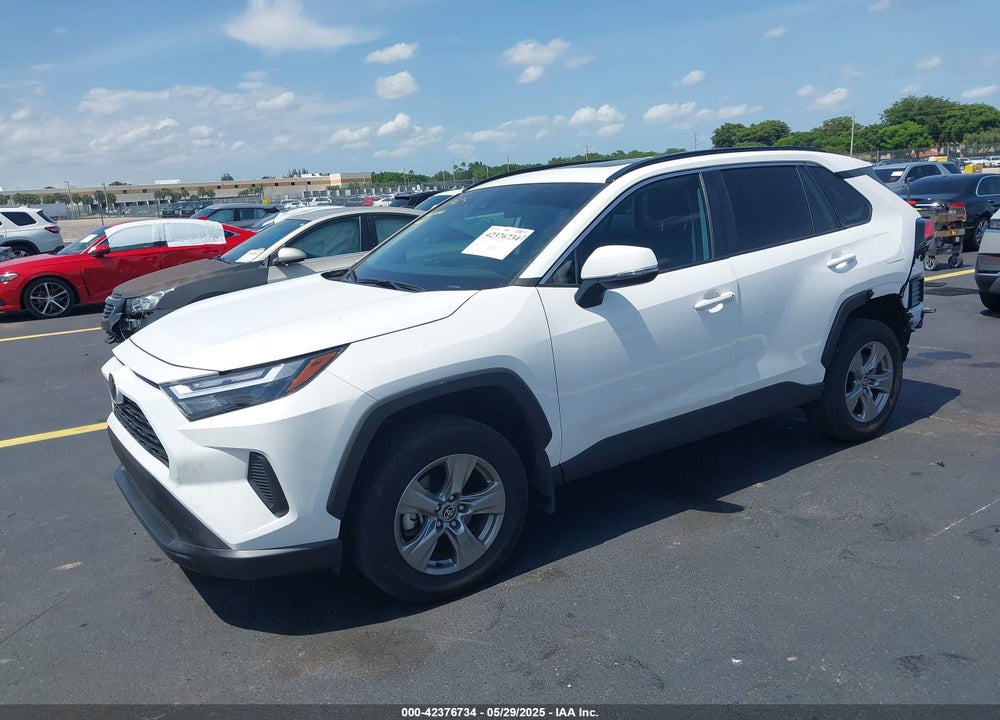 2024 TOYOTA RAV4 XLE VIN: 2T3W1RFV0RC300646