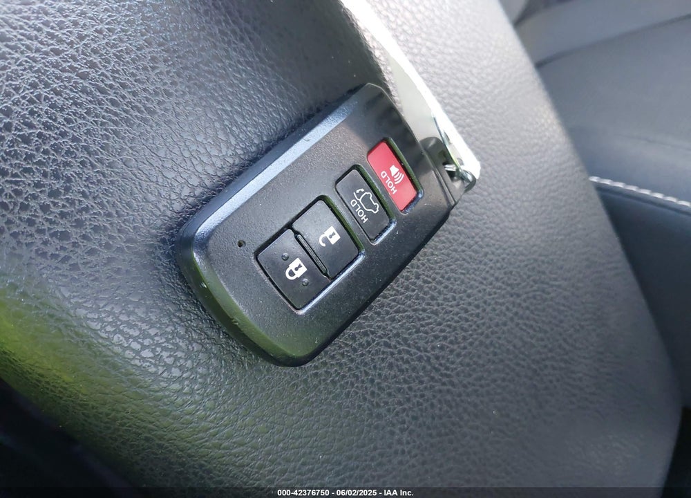 2017 TOYOTA RAV4 HV VIN: JTMRJREV1HD152032