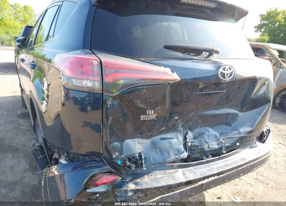 2018 TOYOTA RAV4 VIN: 2T3RFREV0JW704159