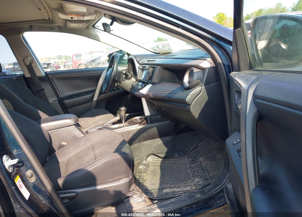 2018 TOYOTA RAV4 VIN: 2T3RFREV0JW704159