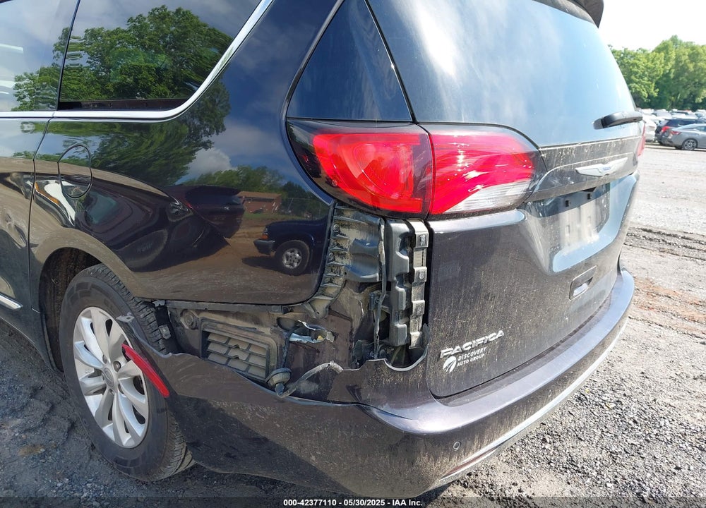 2018 CHRYSLER PACIFICA TOURING L VIN: 2C4RC1BG9JR258782