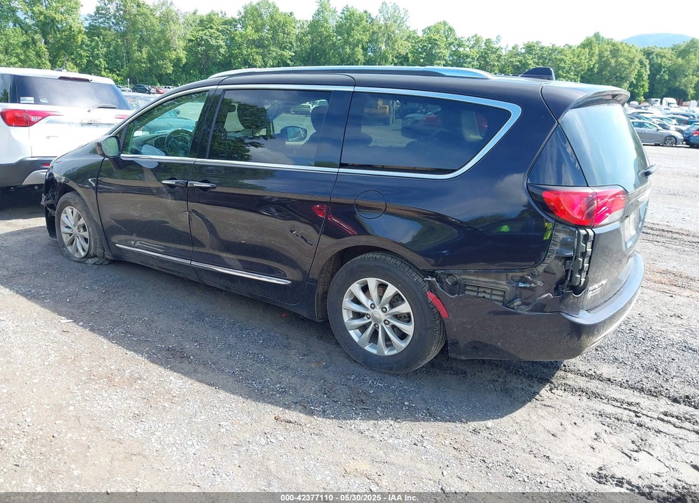 2018 CHRYSLER PACIFICA TOURING L VIN: 2C4RC1BG9JR258782