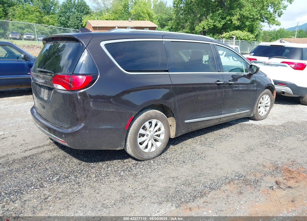 2018 CHRYSLER PACIFICA TOURING L VIN: 2C4RC1BG9JR258782