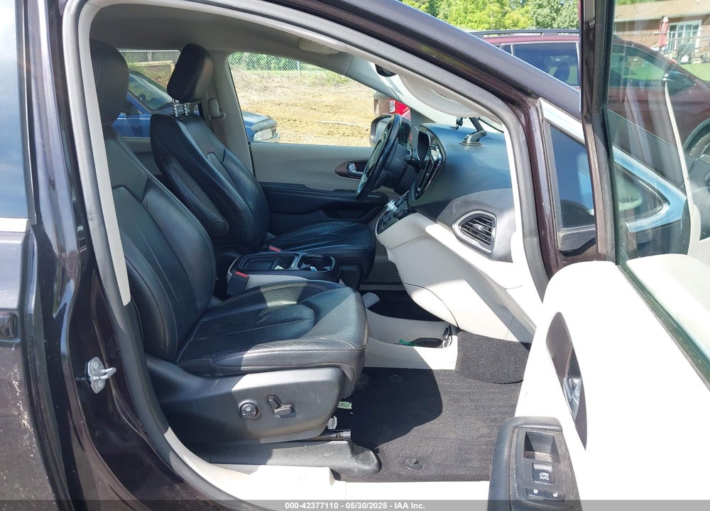 2018 CHRYSLER PACIFICA TOURING L VIN: 2C4RC1BG9JR258782