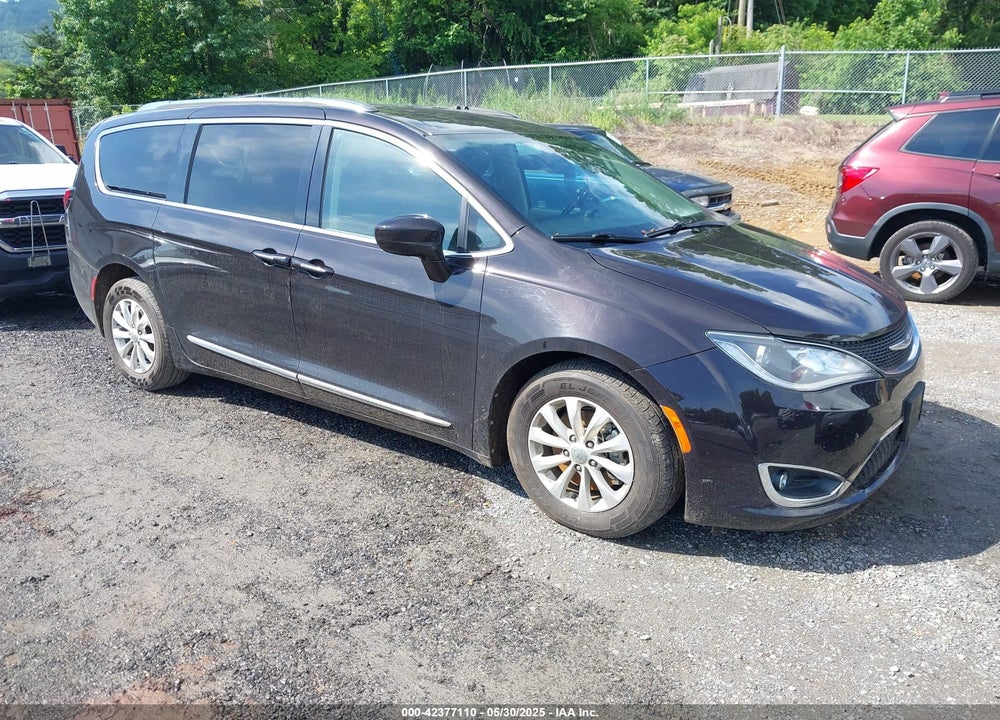2018 CHRYSLER PACIFICA TOURING L VIN: 2C4RC1BG9JR258782