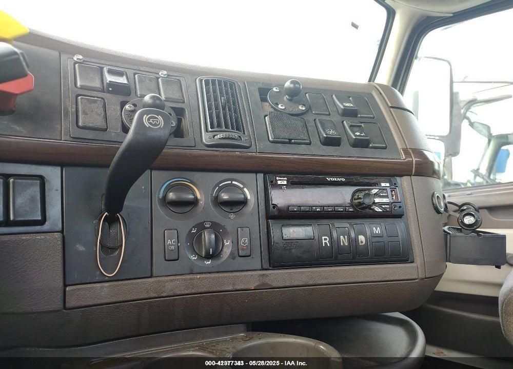 2017 VOLVO VNL VIN: 4V4NC9DG7HN983545