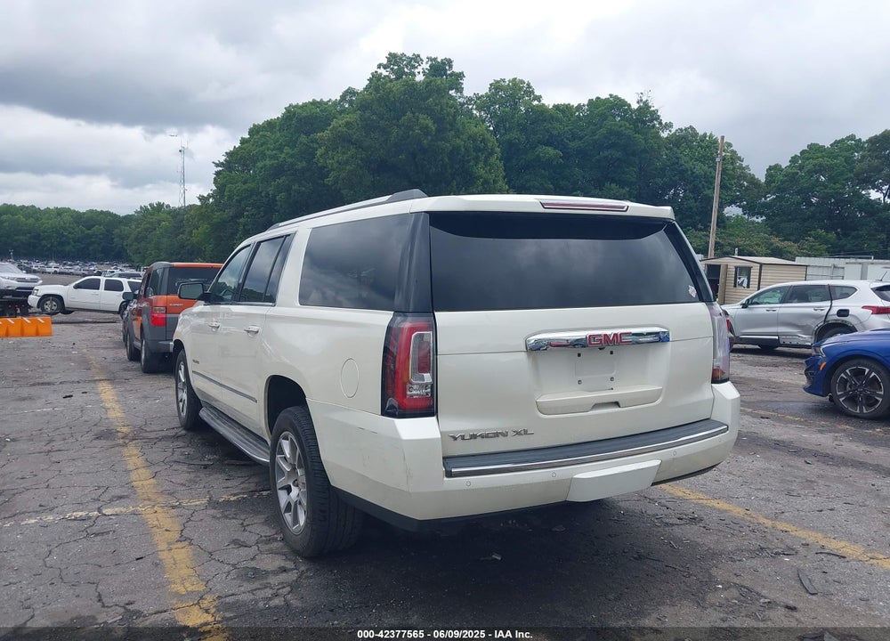 2015 GMC YUKON XL 1500 VIN: 1GKS1JKJ0FR291092