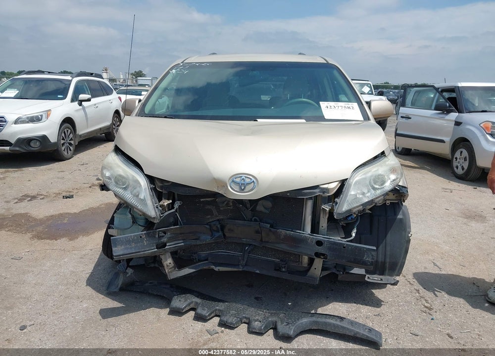 2014 TOYOTA SIENNA LE V6 8 PASSENGER VIN: 5TDKK3DC1ES462015