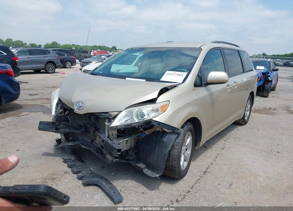 2014 TOYOTA SIENNA LE V6 8 PASSENGER VIN: 5TDKK3DC1ES462015
