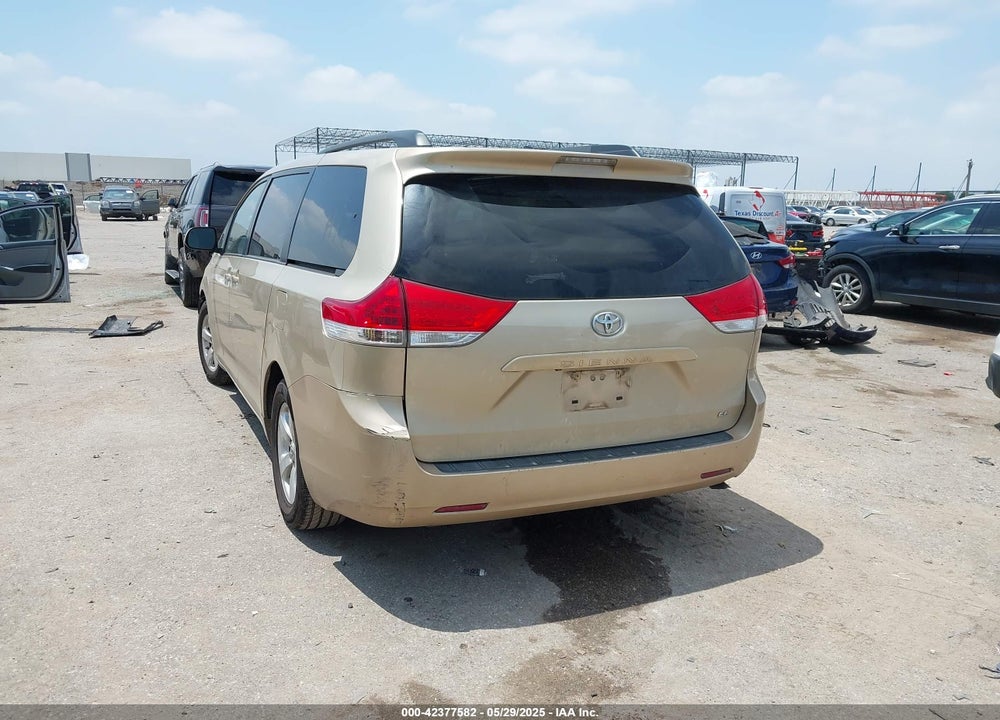 2014 TOYOTA SIENNA LE V6 8 PASSENGER VIN: 5TDKK3DC1ES462015