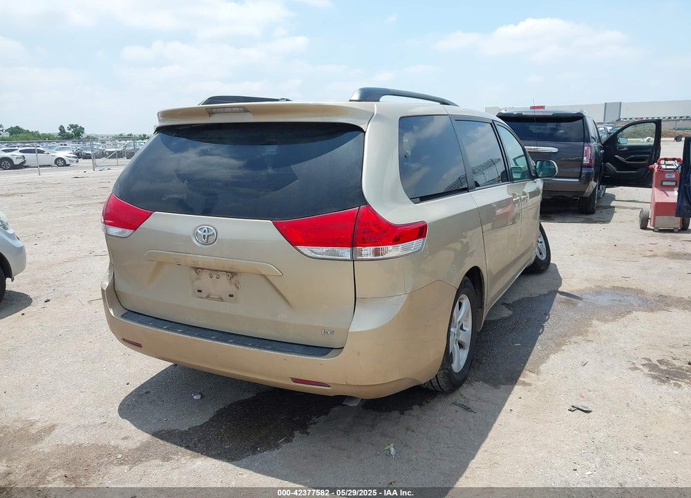 2014 TOYOTA SIENNA LE V6 8 PASSENGER VIN: 5TDKK3DC1ES462015