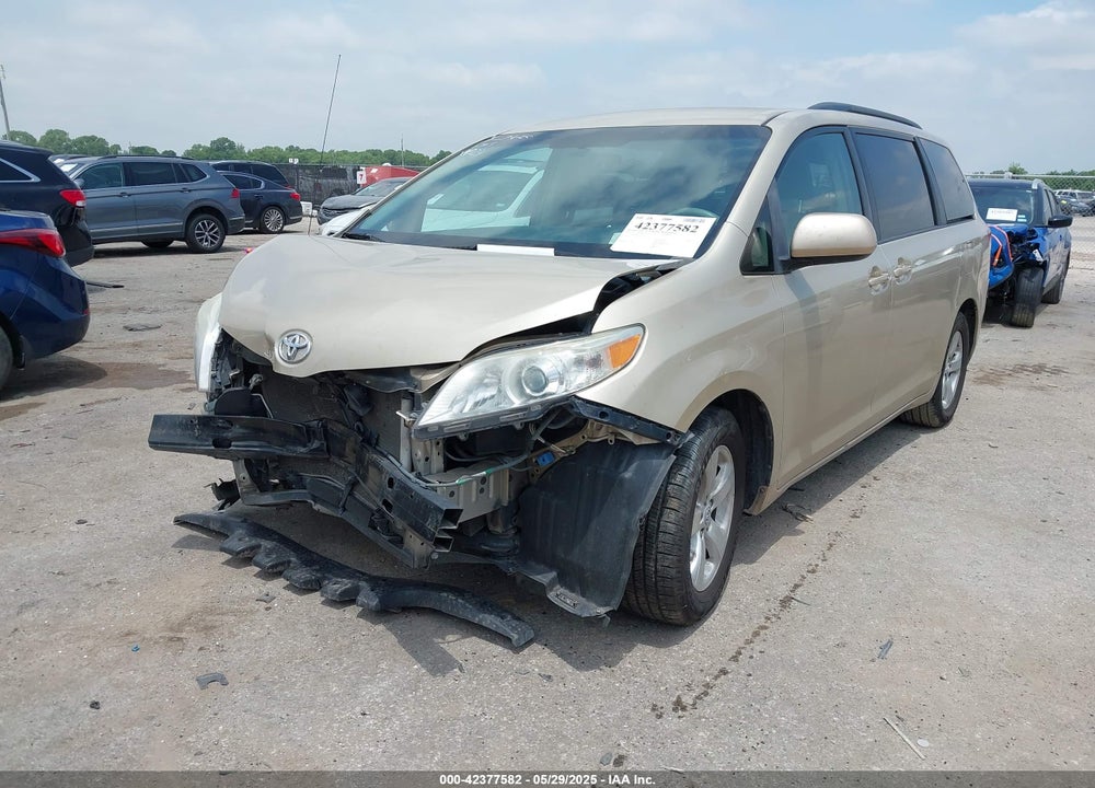 2014 TOYOTA SIENNA LE V6 8 PASSENGER VIN: 5TDKK3DC1ES462015