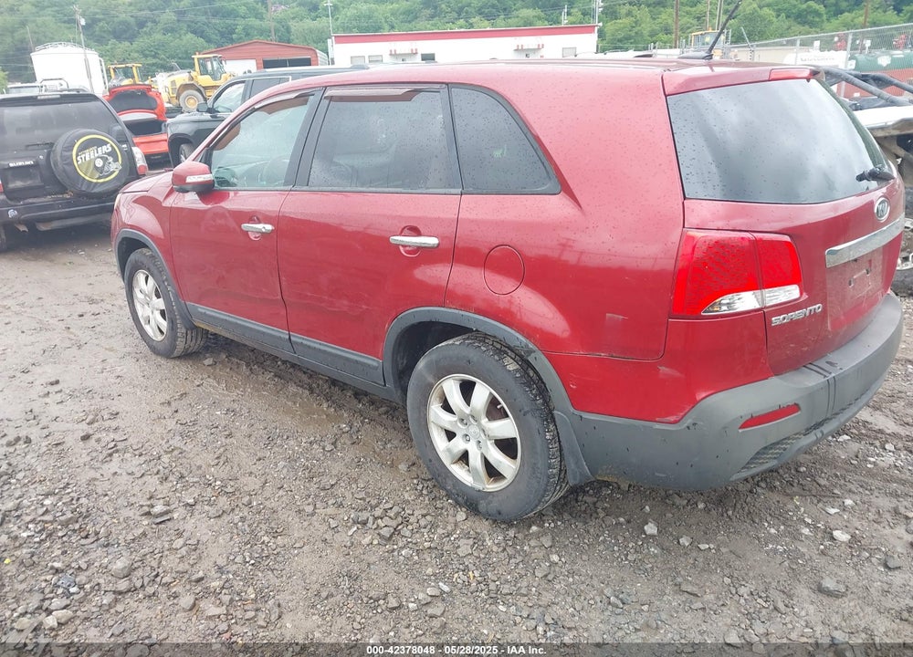 2011 KIA SORENTO VIN: 5XYKT3A13BG082313