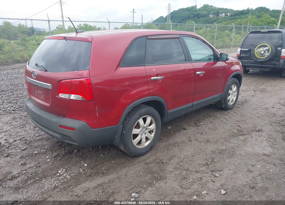 2011 KIA SORENTO VIN: 5XYKT3A13BG082313