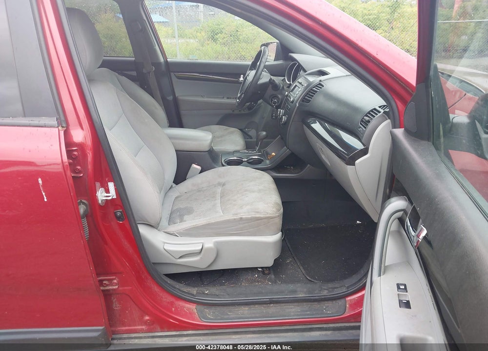 2011 KIA SORENTO VIN: 5XYKT3A13BG082313