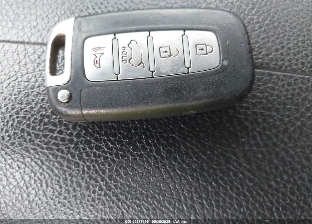 2011 KIA SORENTO VIN: 5XYKUDA25BG106851