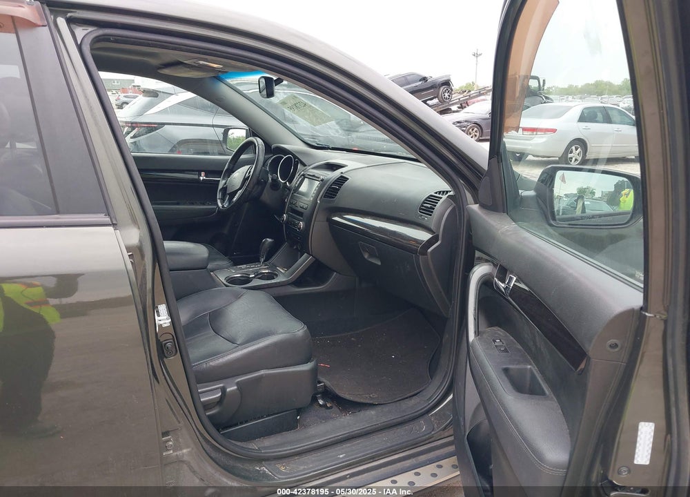 2011 KIA SORENTO VIN: 5XYKUDA25BG106851