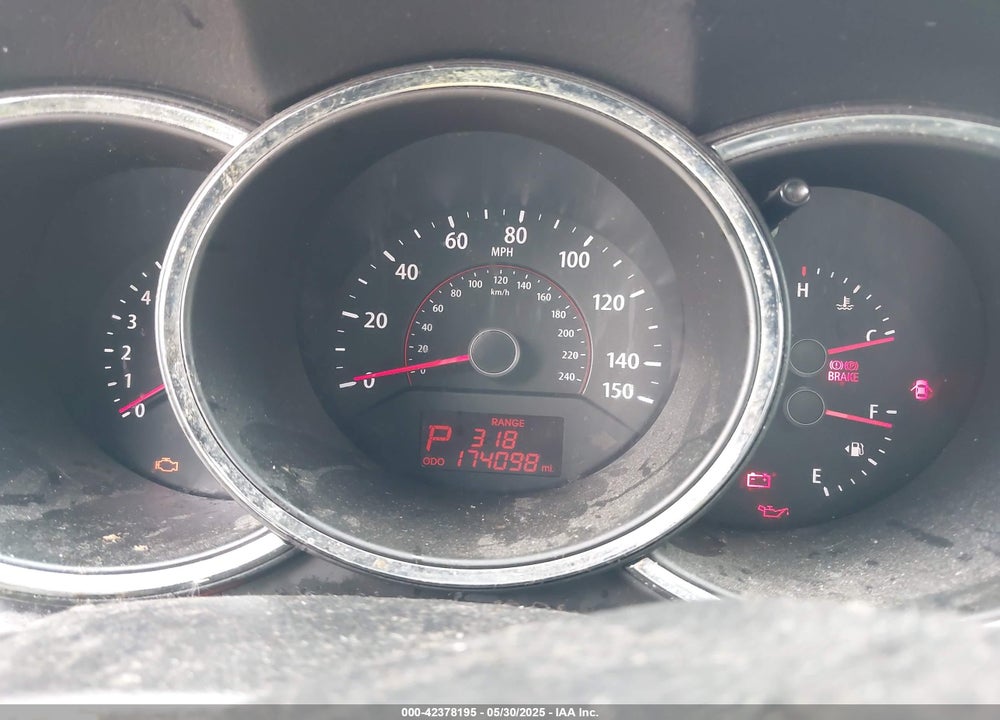 2011 KIA SORENTO VIN: 5XYKUDA25BG106851