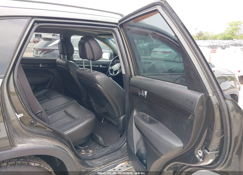 2011 KIA SORENTO VIN: 5XYKUDA25BG106851