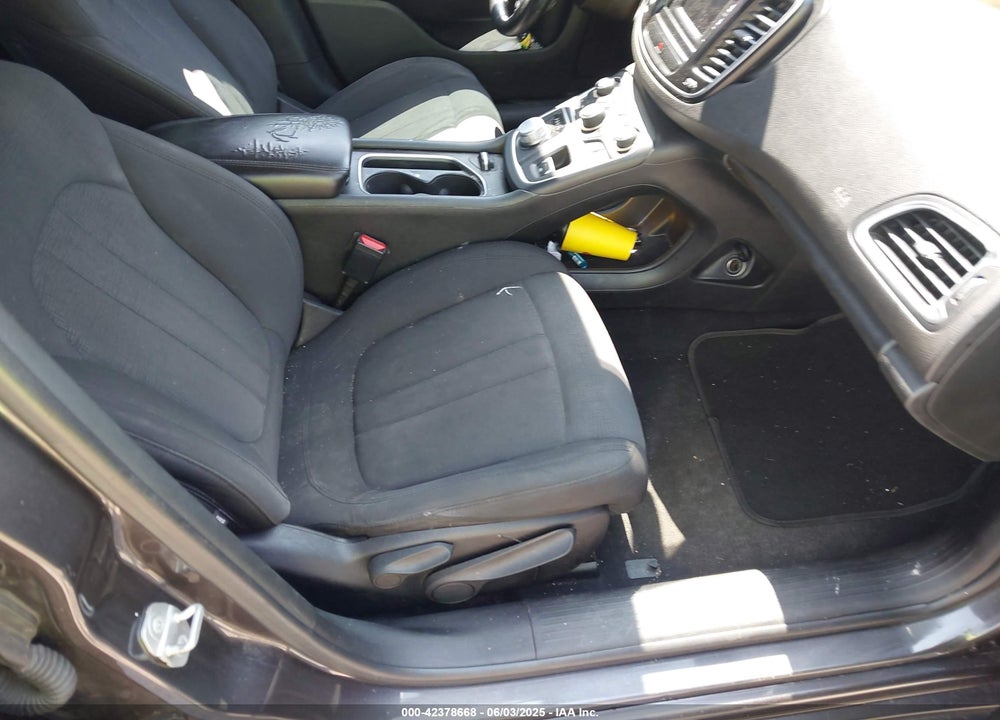 2016 CHRYSLER 200 VIN: 1C3CCCAB0GN127323