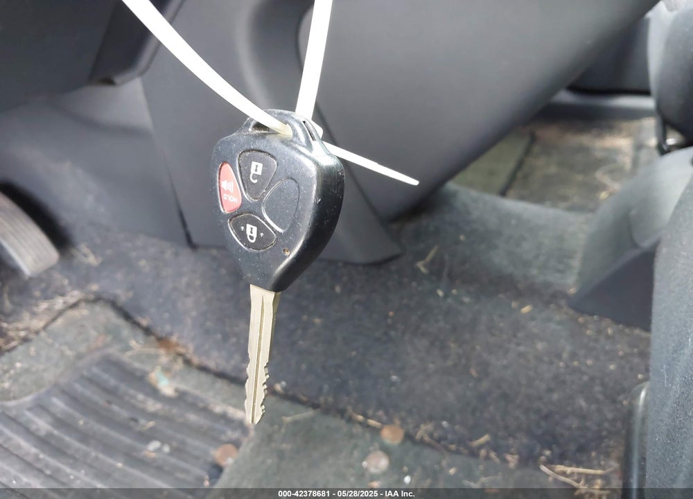 2009 SCION XB VIN: JTLKE50E891068755