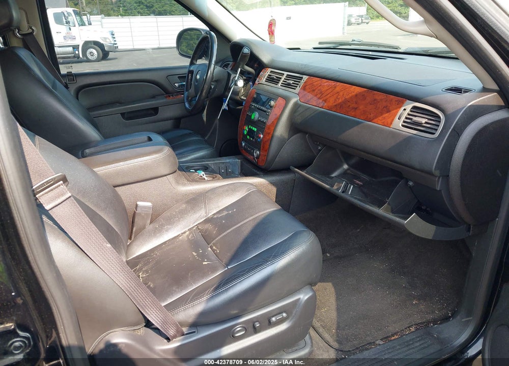 2014 CHEVROLET SUBURBAN 1500 VIN: 1GNSKJE72ER100836