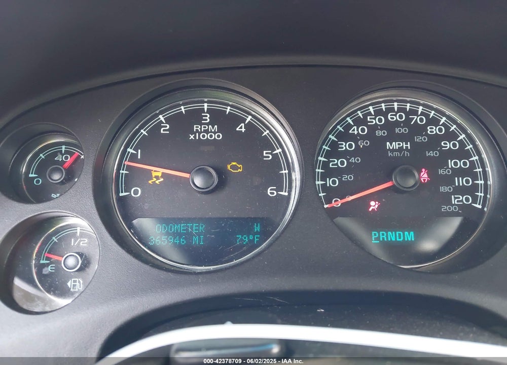 2014 CHEVROLET SUBURBAN 1500 VIN: 1GNSKJE72ER100836
