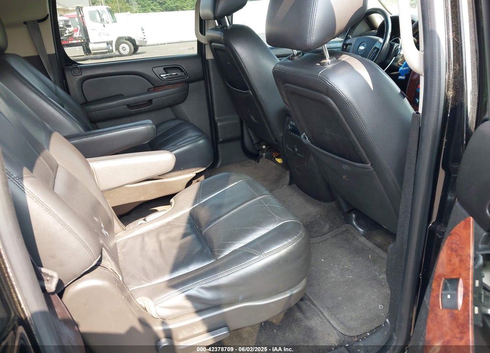 2014 CHEVROLET SUBURBAN 1500 VIN: 1GNSKJE72ER100836