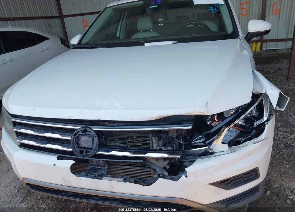 2018 VOLKSWAGEN TIGUAN VIN: 3VV3B7AX5JM079872