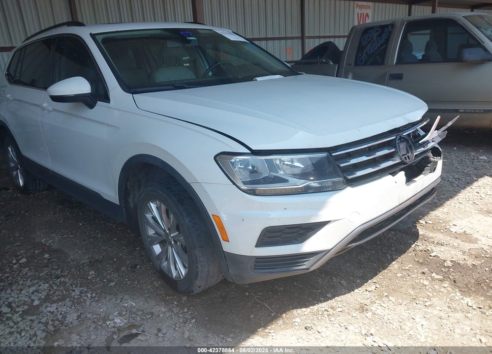 2018 VOLKSWAGEN TIGUAN VIN: 3VV3B7AX5JM079872
