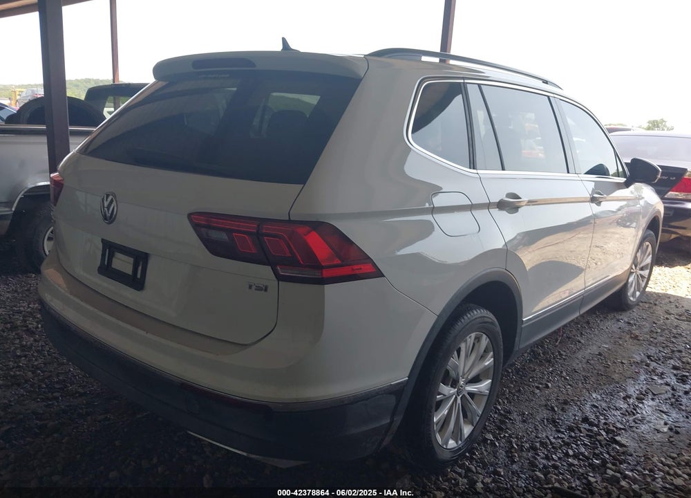 2018 VOLKSWAGEN TIGUAN VIN: 3VV3B7AX5JM079872