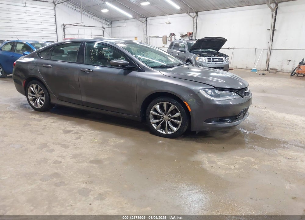 2015 CHRYSLER 200 S VIN: 1C3CCCDG8FN530584