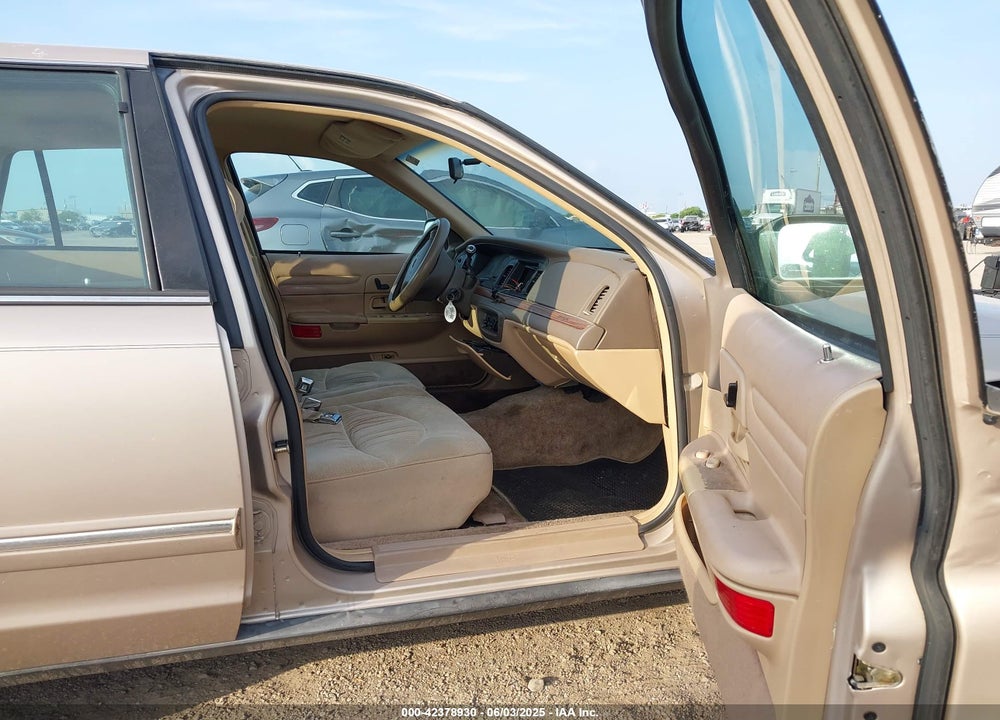 1997 FORD CROWN VICTORIA LX VIN: 2FALP74W1VX194522