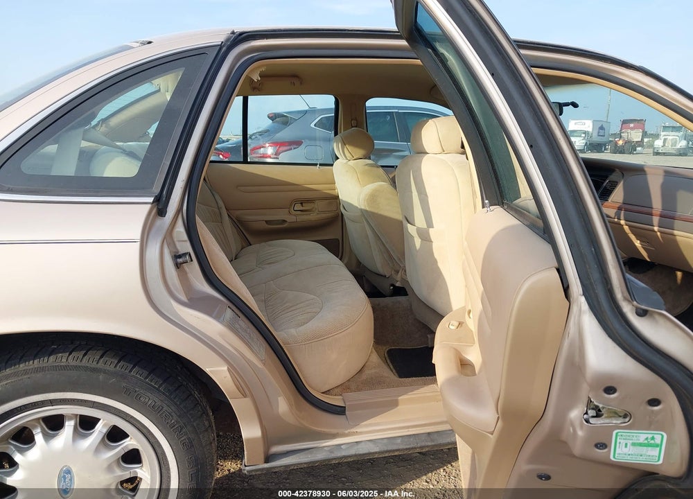 1997 FORD CROWN VICTORIA LX VIN: 2FALP74W1VX194522