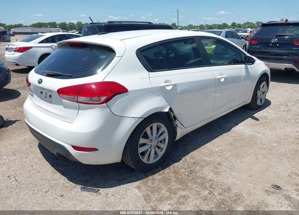 2016 KIA FORTE VIN: KNAFK5A85G5584833