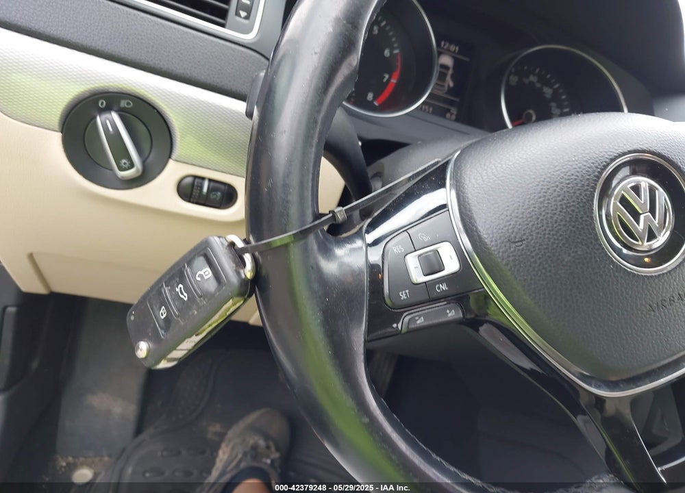 2017 VOLKSWAGEN JETTA 1.4T SE VIN: 3VWDB7AJ8HM255190