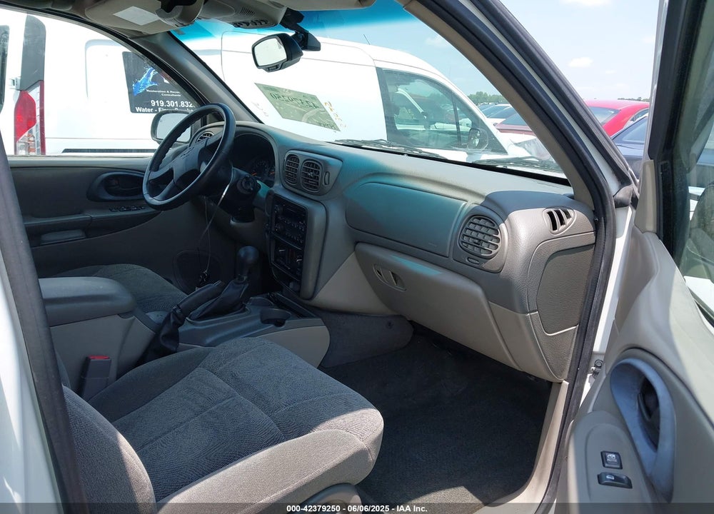 2002 CHEVROLET TRAILBLAZER LT VIN: 1GNDS13S122297356