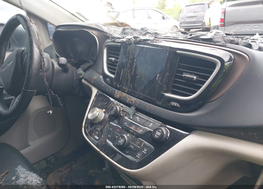 2018 CHRYSLER PACIFICA TOURING L VIN: 2C4RC1BG9JR217309