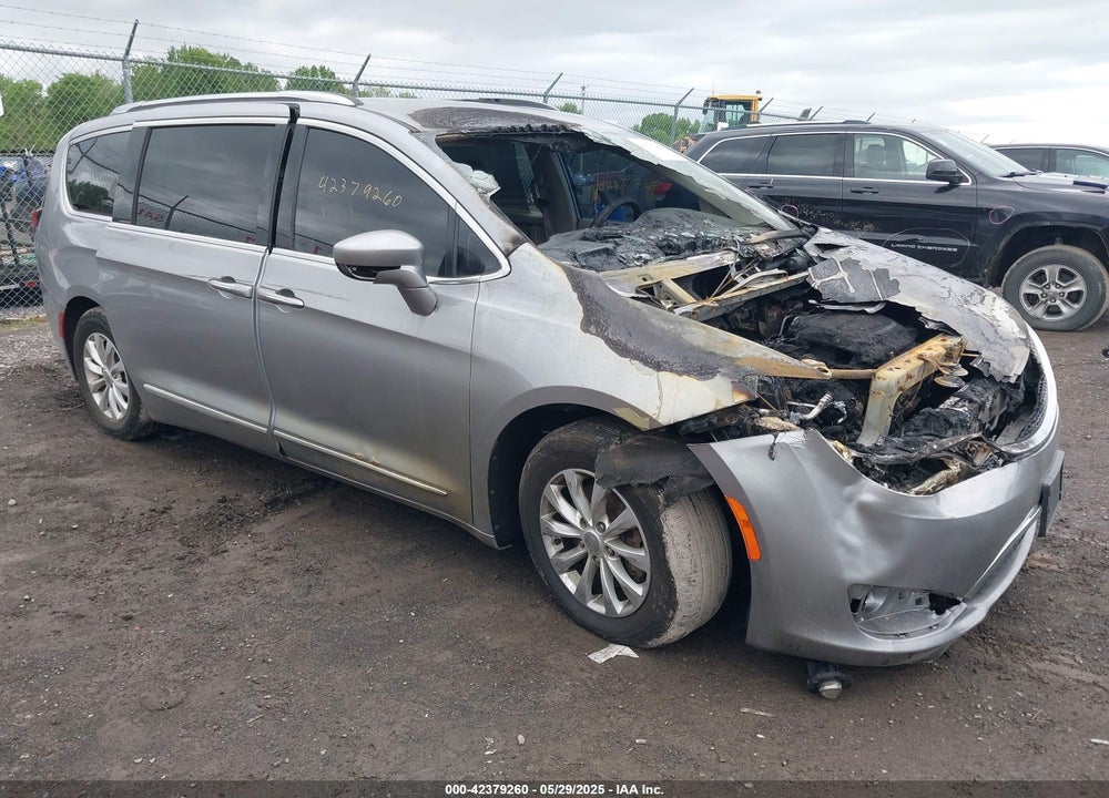 2018 CHRYSLER PACIFICA TOURING L VIN: 2C4RC1BG9JR217309