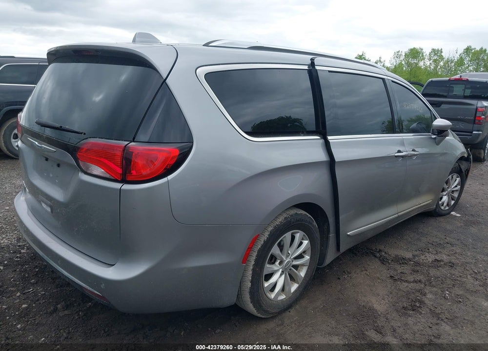 2018 CHRYSLER PACIFICA TOURING L VIN: 2C4RC1BG9JR217309