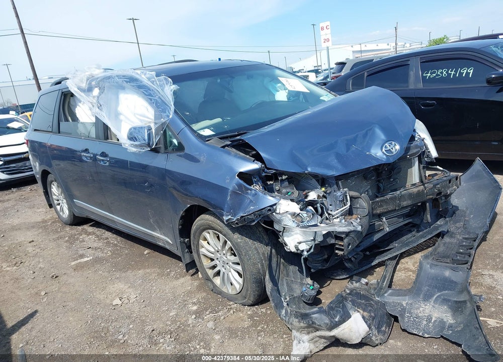 2017 TOYOTA SIENNA XLE 8 PASSENGER VIN: 5TDYZ3DC2HS864152