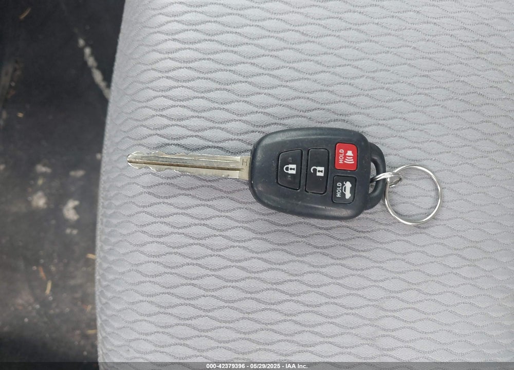 2014 TOYOTA COROLLA LE VIN: 5YFBURHE7EP160925